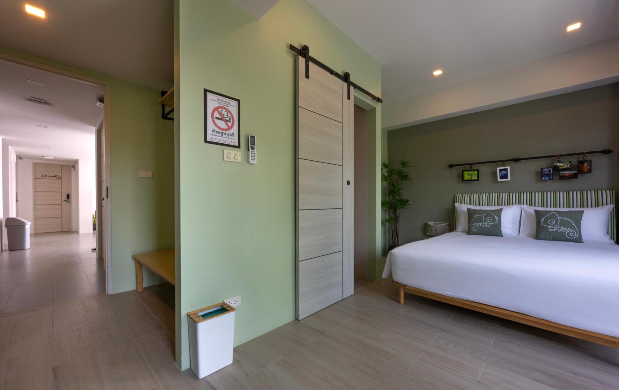 Chamemon Bed Phuket Town Hotel Exterior photo