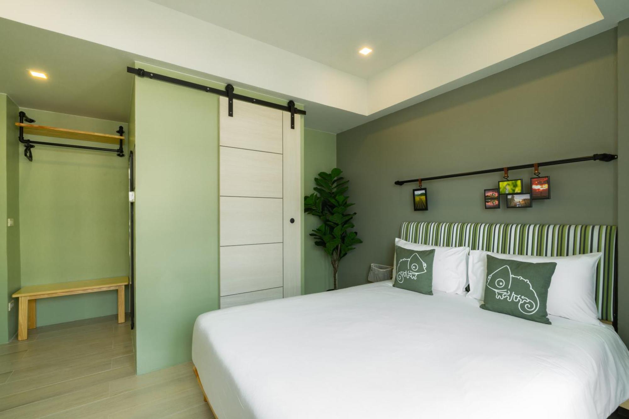 Chamemon Bed Phuket Town Hotel Exterior photo