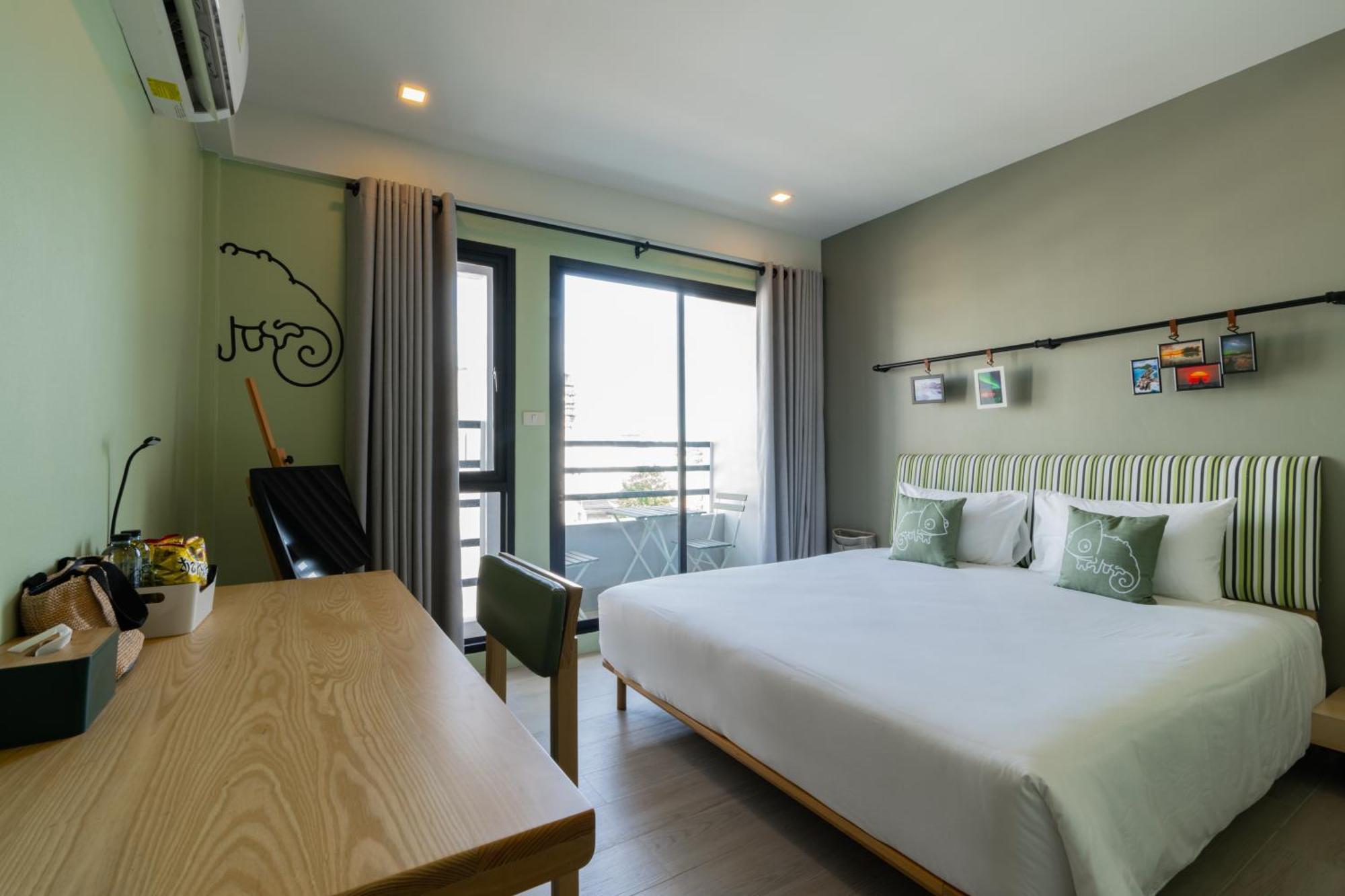 Chamemon Bed Phuket Town Hotel Exterior photo